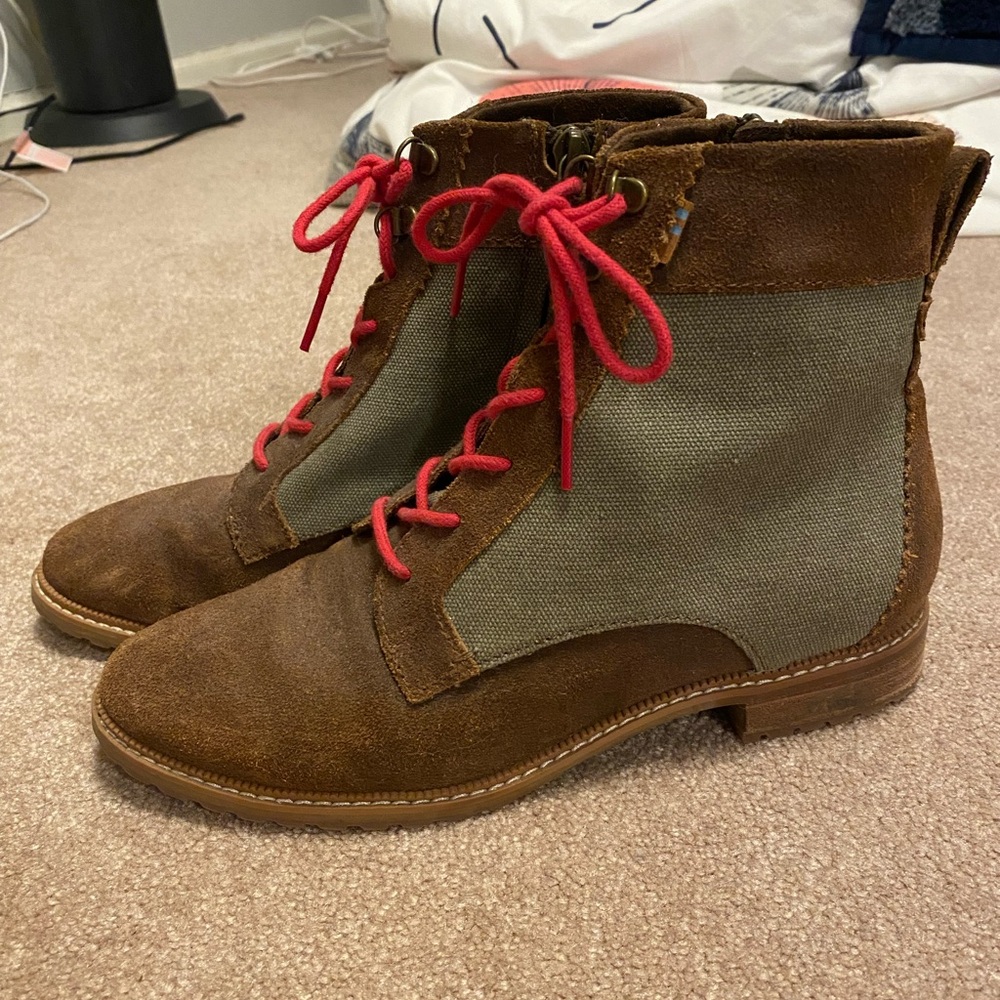 Tom's Boots size 8